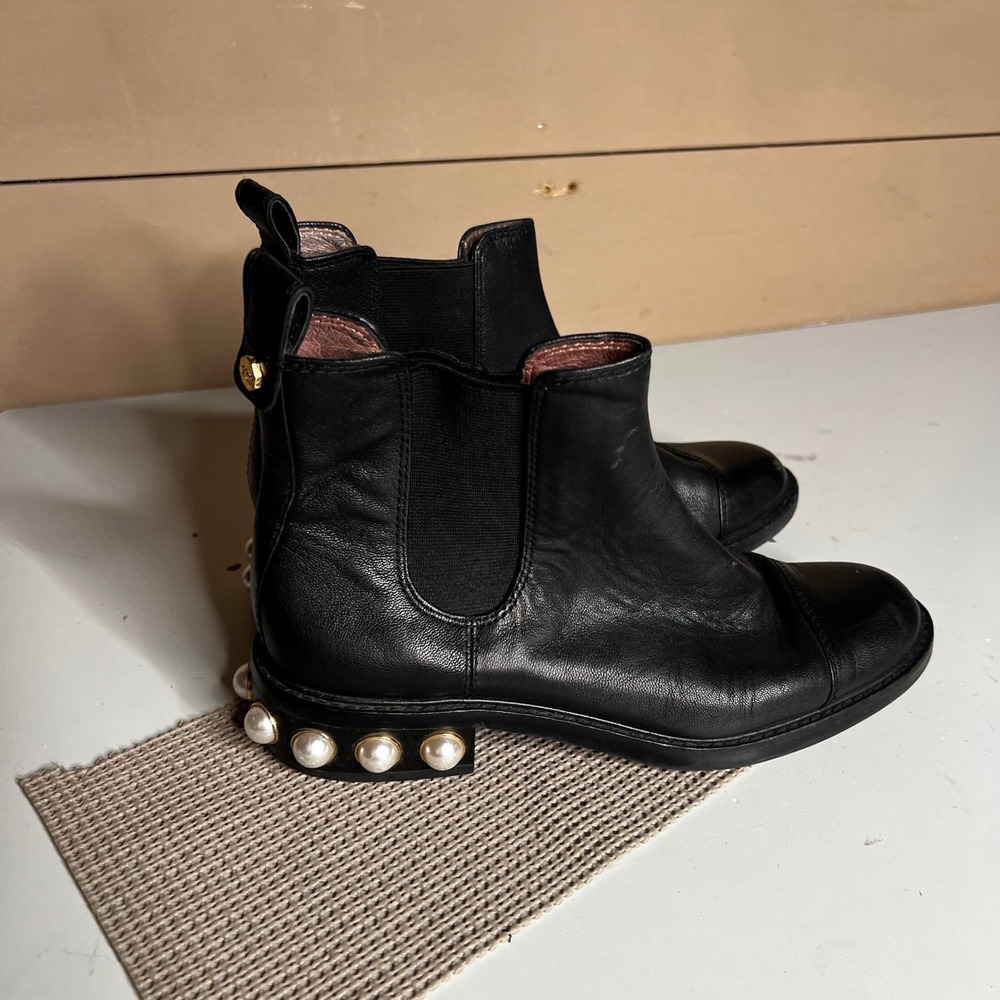 Louise et Cie Vinn Black Leather Pearl Heel Chelsea Ankle Boots Women 8M 38